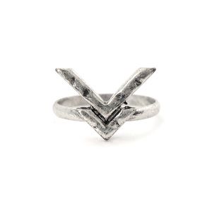 The 2Bandits Ring Geometric Arrow Triangle Silver